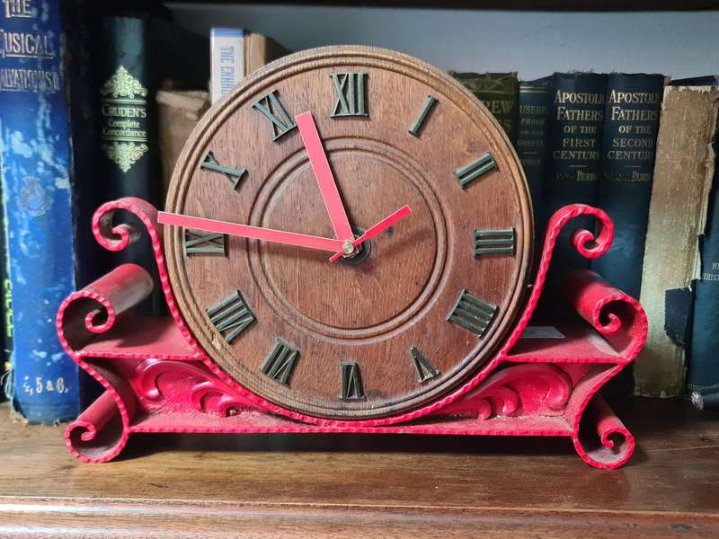 Retro style red Quartz  time keeping clock