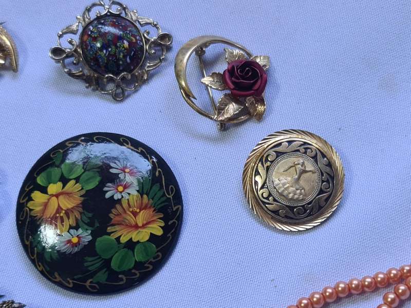 Mixed Vintage brooches and necklaces