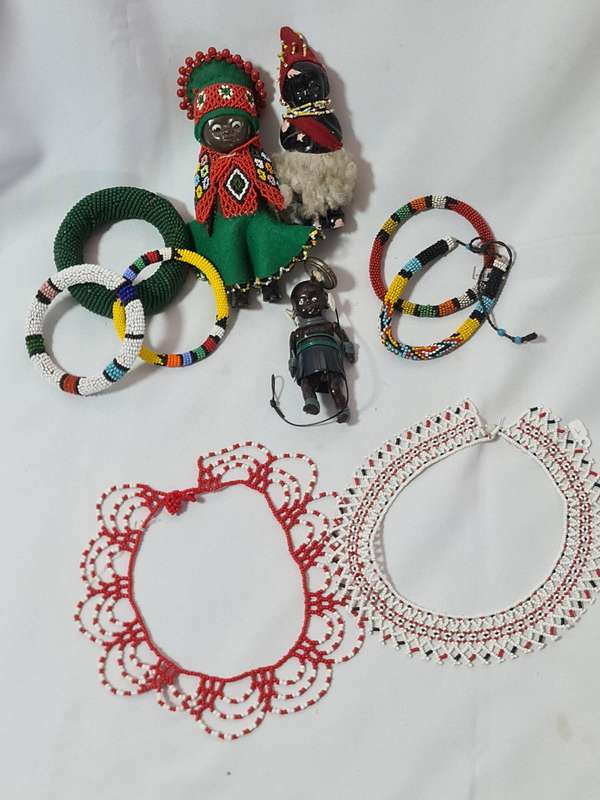 Mixed lot of vintage African items