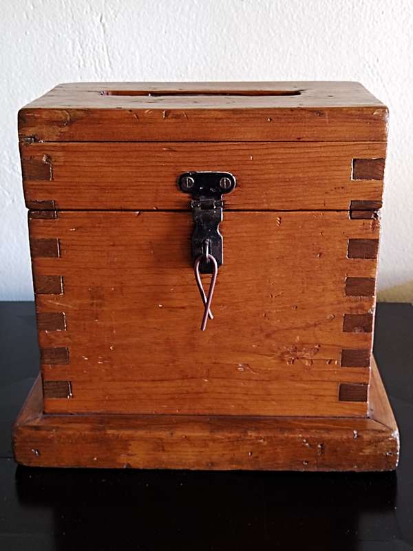 Antique style small chest