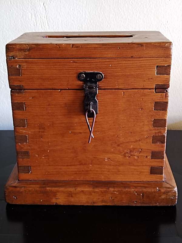Antique style small chest