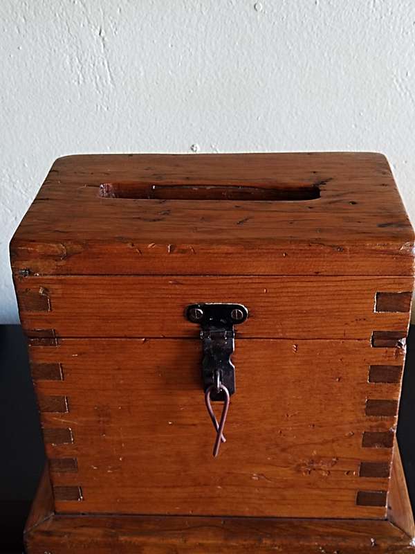 Antique style small chest