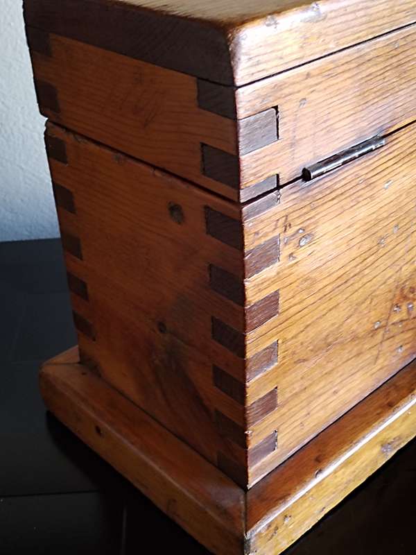 Antique style small chest