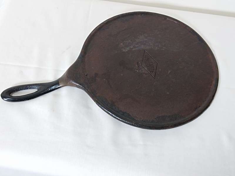 Lumenite Cast iron griddle