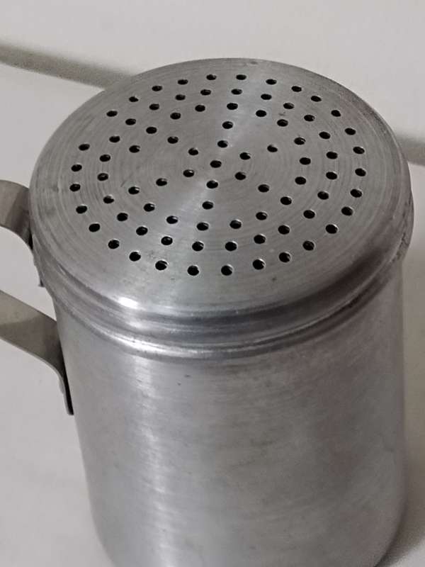 Aluminum shaker for the kitchen