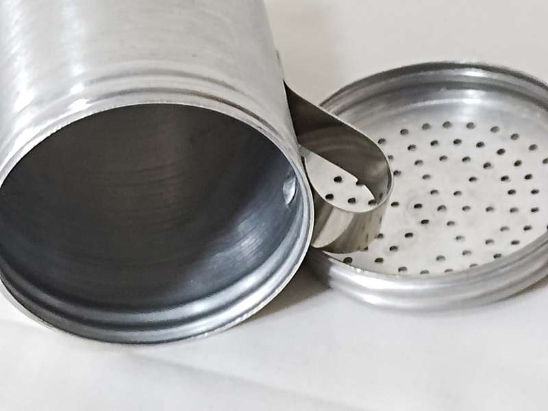 Aluminum shaker for the kitchen