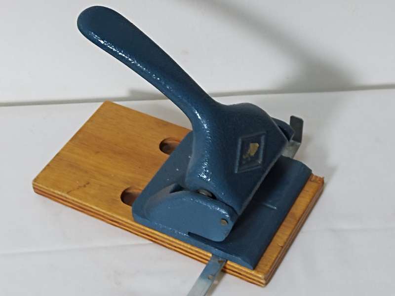 Large 2 hole punch