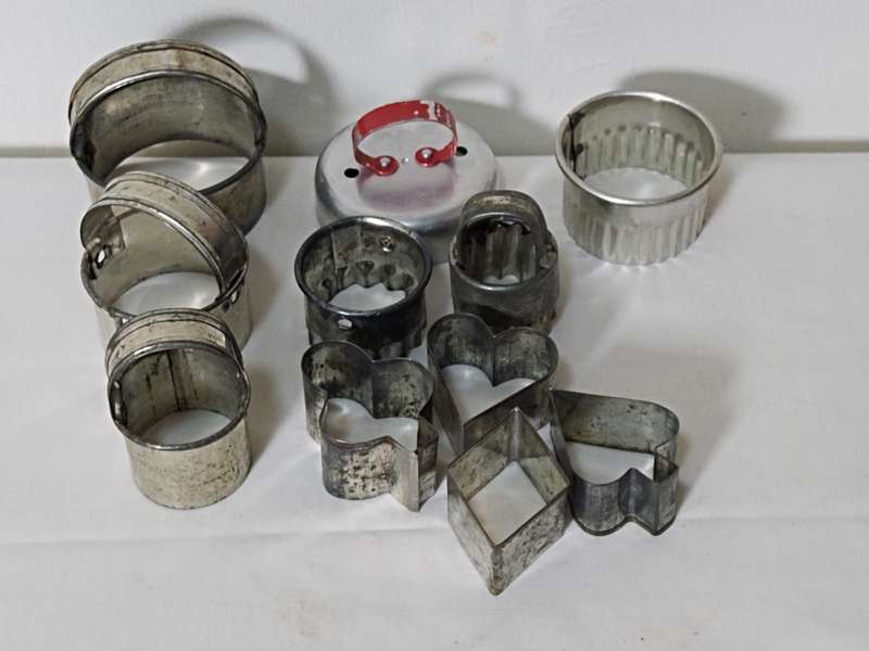 Mixed cookie cutters