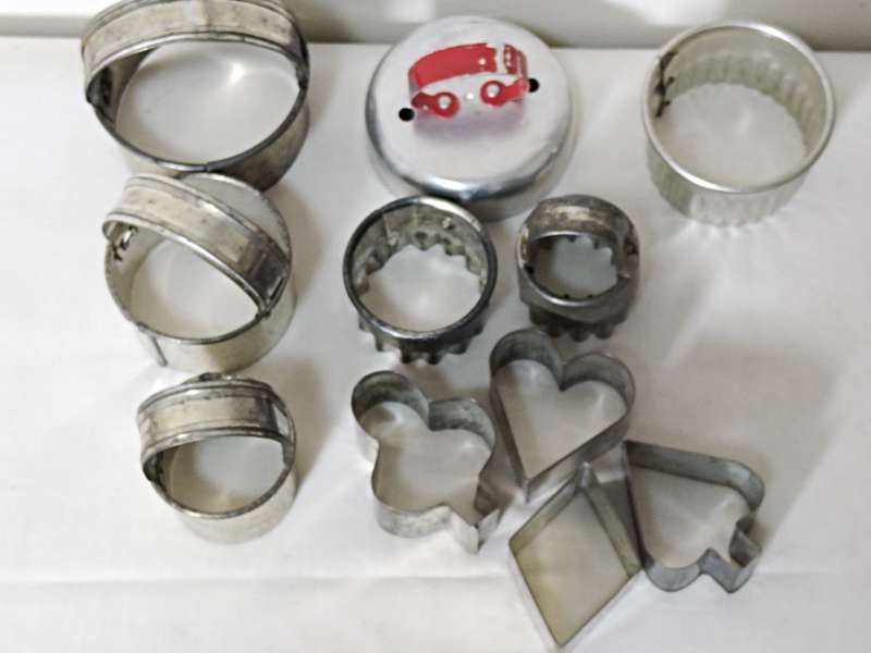 Mixed cookie cutters