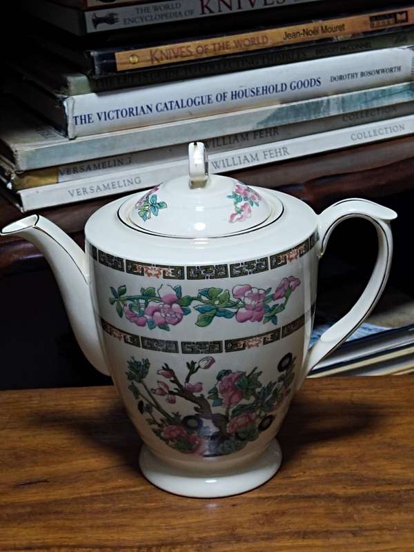 New Hall Hanley, Staffordshire England hot water pot