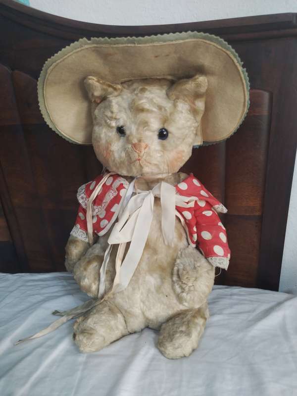 Farnelles Alpha Toy. Musical cat.