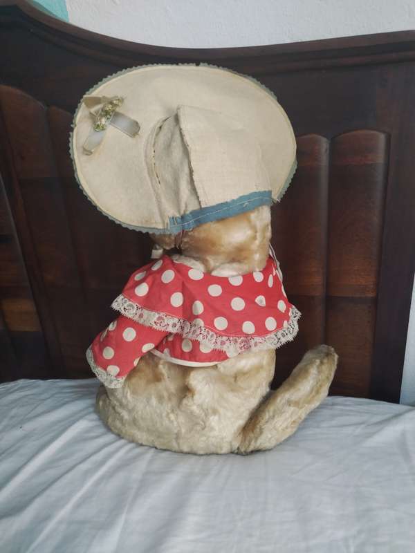Farnelles Alpha Toy. Musical cat.