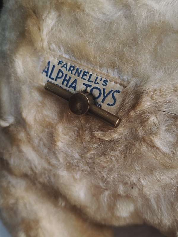 Farnelles Alpha Toy. Musical cat.