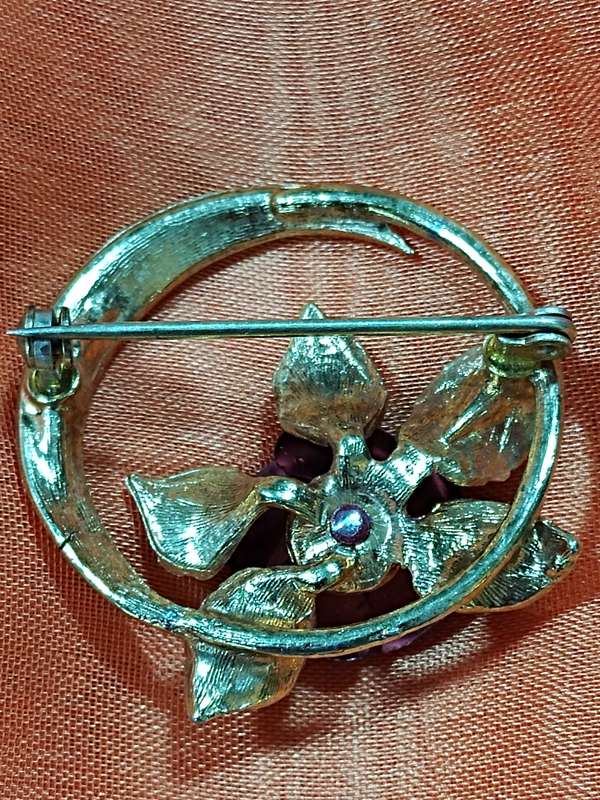Gold tone with red  rose brooch