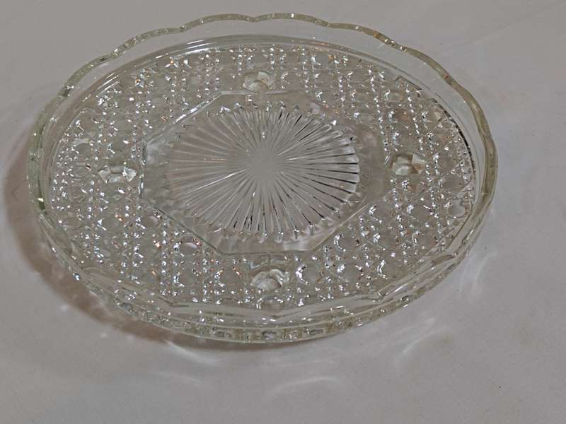Hobnail serving plate with 4 small legs