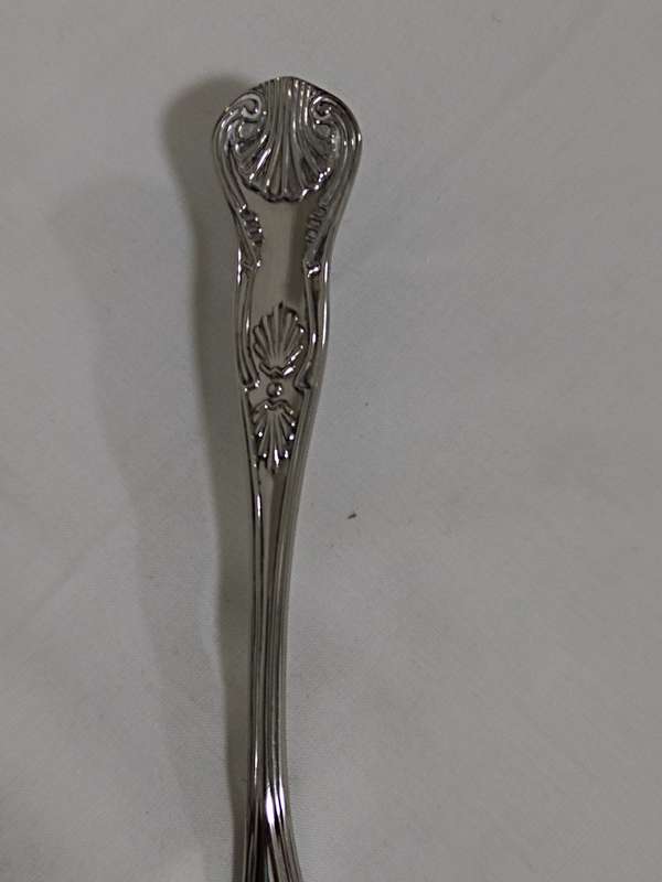 Silver plated Kings Pattern cake/pie lifter