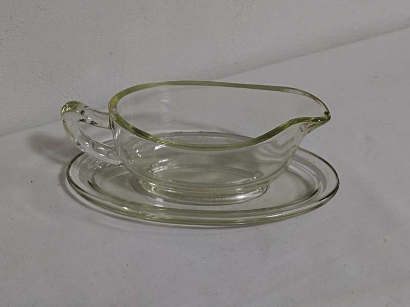 Pyrex Sauce boat and saucer