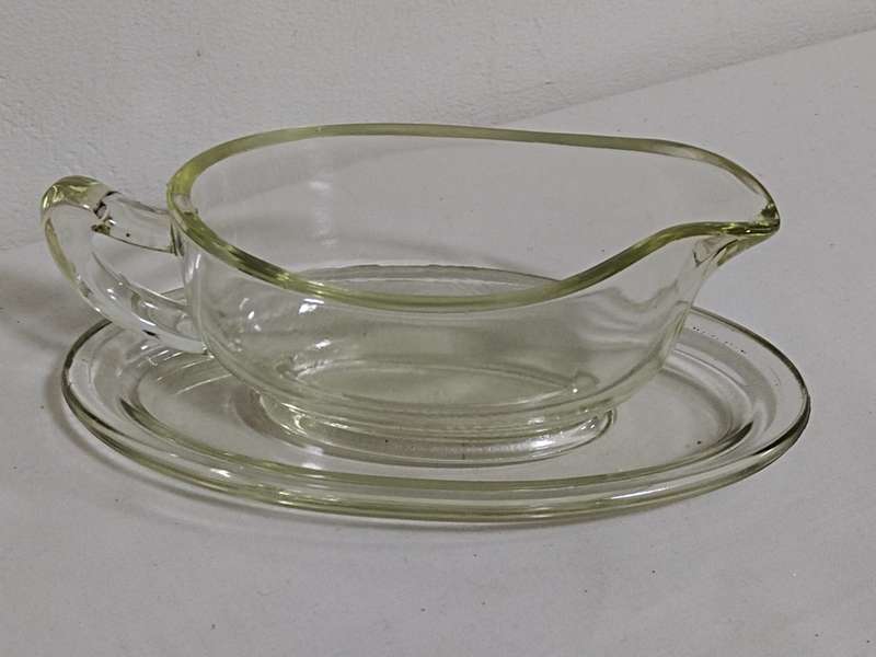 Pyrex Sauce boat and saucer