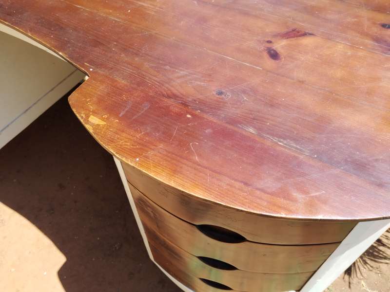 Kidney shape desk with 6 drawers