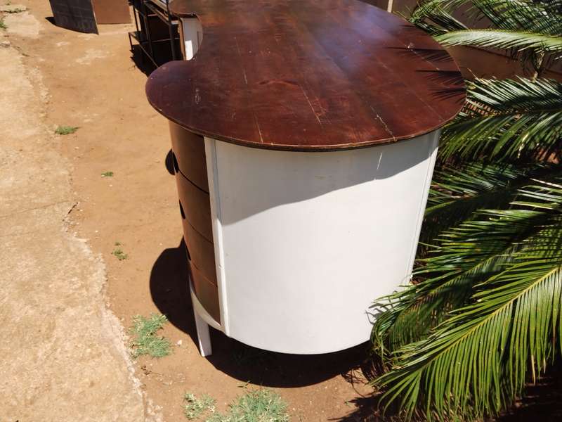 Kidney shape desk with 6 drawers