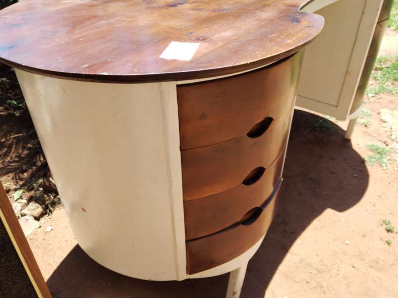 Kidney shape desk with 6 drawers