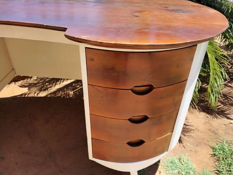 Kidney shape desk with 6 drawers