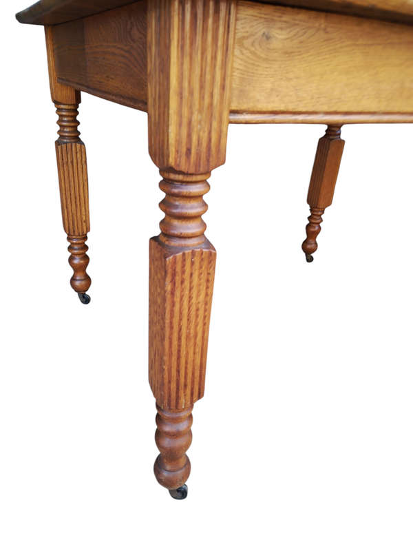 Oak Colonial table
