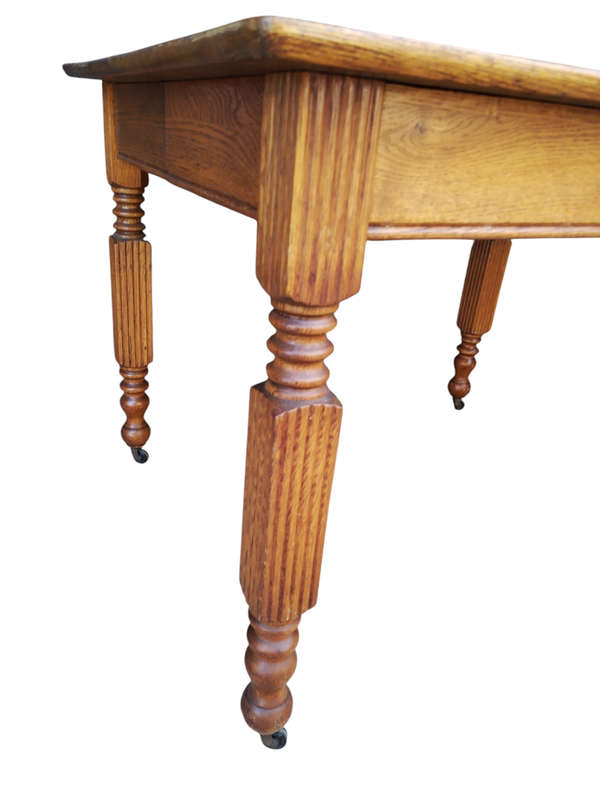 Oak Colonial table