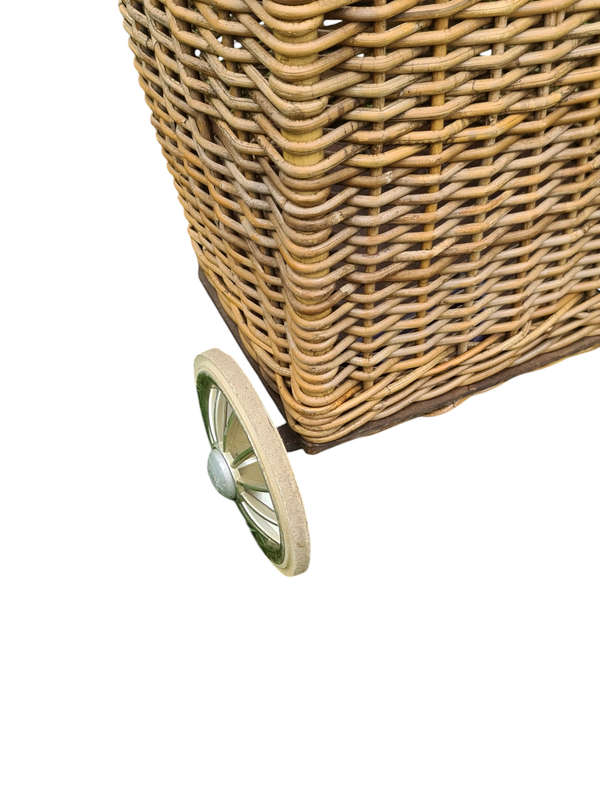 Vintage Wicked shopping cart