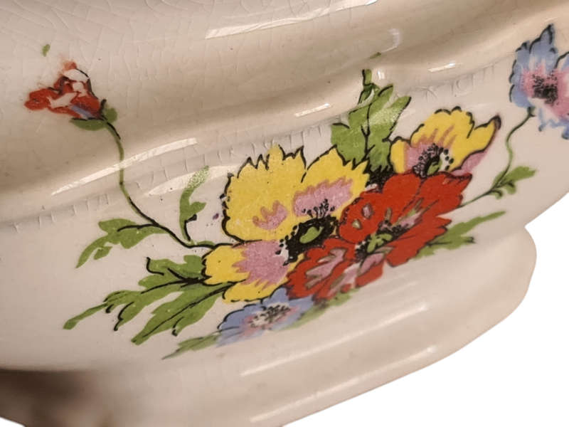 Tudor Vintage Sauce boat with sauce.