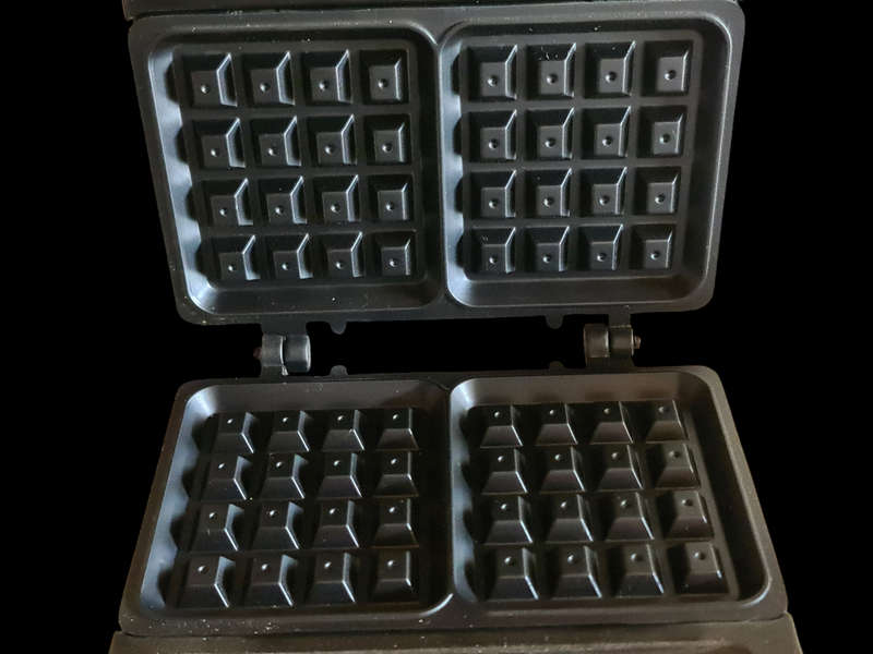 Pineware Waffle Maker