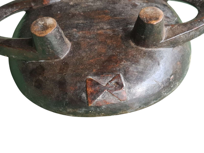 African: Wooden serving bowl