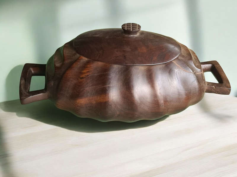 African: Wooden scollep serving bowl