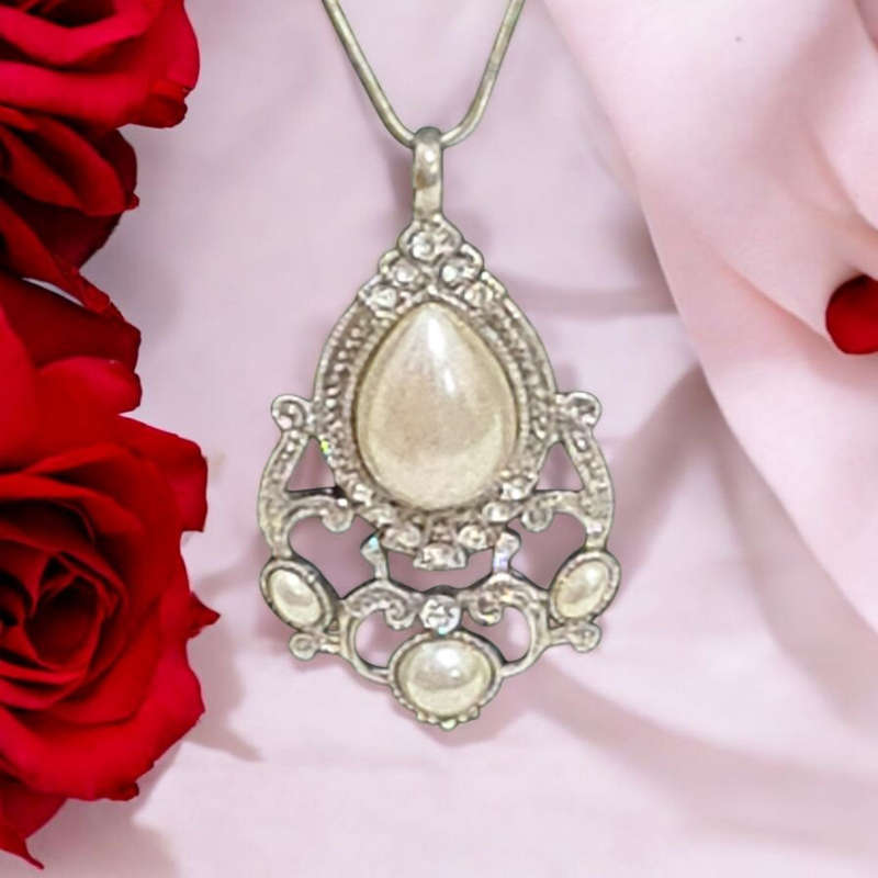 Stunning Vintage Pendant