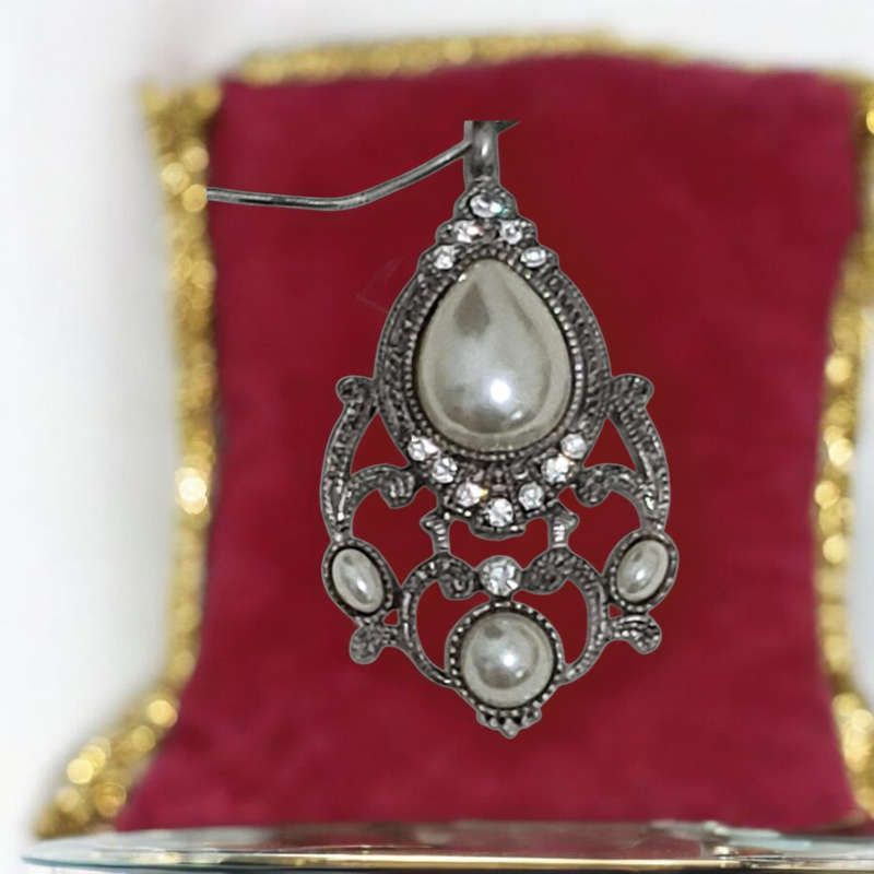 Stunning Vintage Pendant