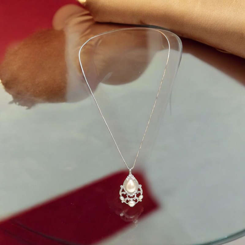 Stunning Vintage Pendant
