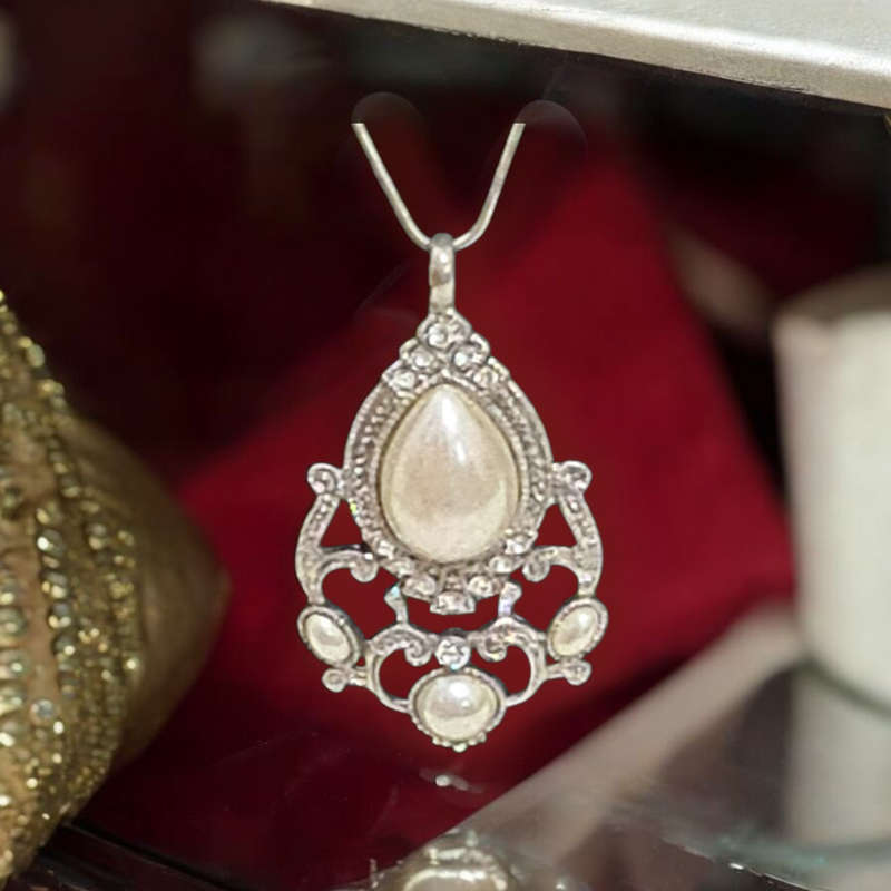 Stunning Vintage Pendant