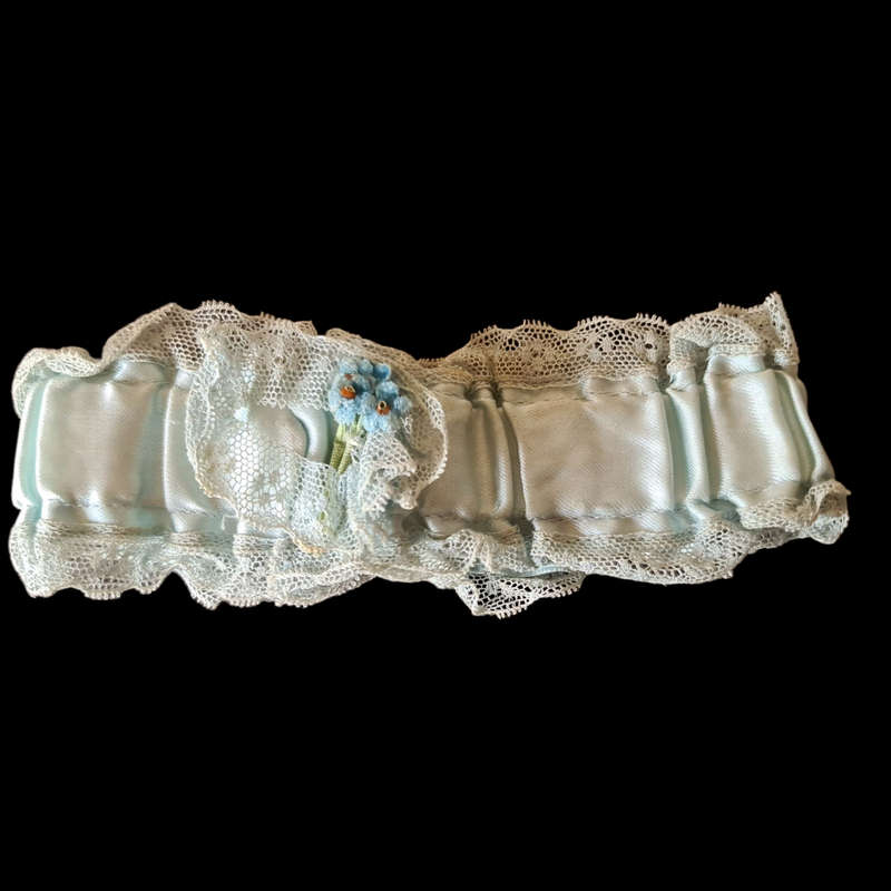 Mixed lot: Lace , Doily and other items