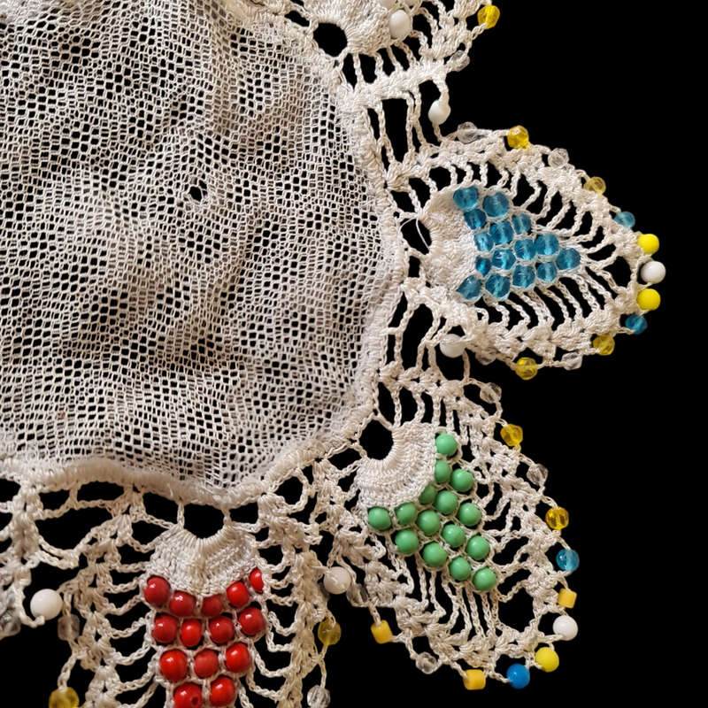 Mixed lot: Lace , Doily and other items