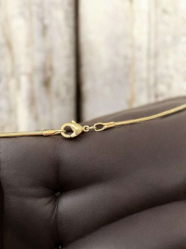 Pretty gold tone necklace