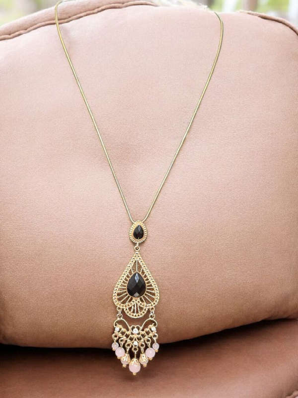 Pretty gold tone necklace