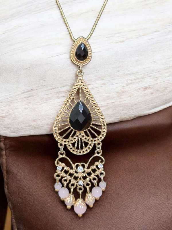 Pretty gold tone necklace