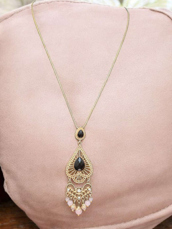 Pretty gold tone necklace