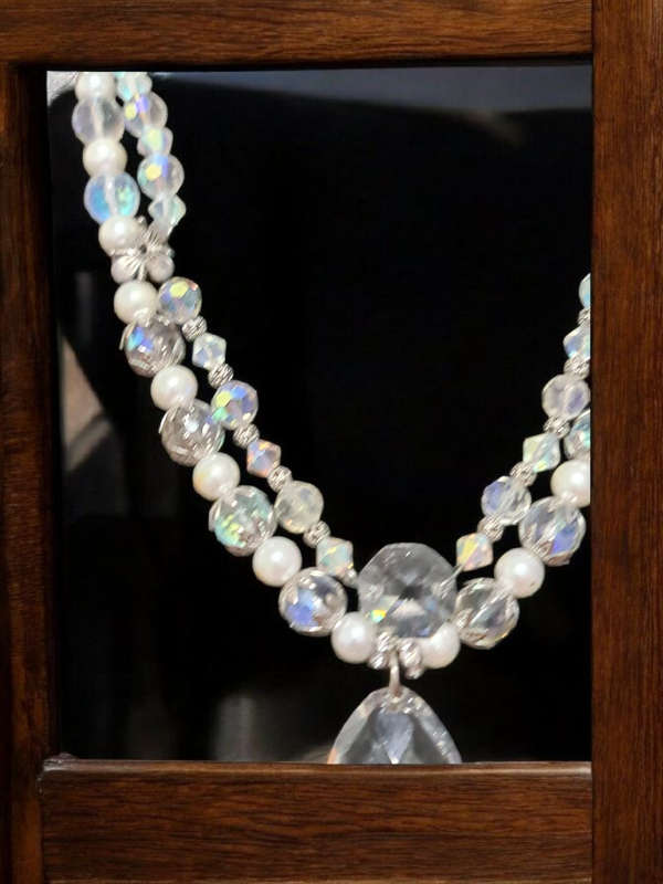 Crystal style necklace