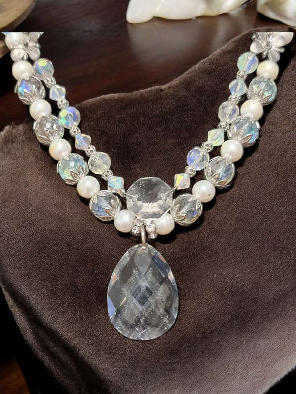 Crystal style necklace