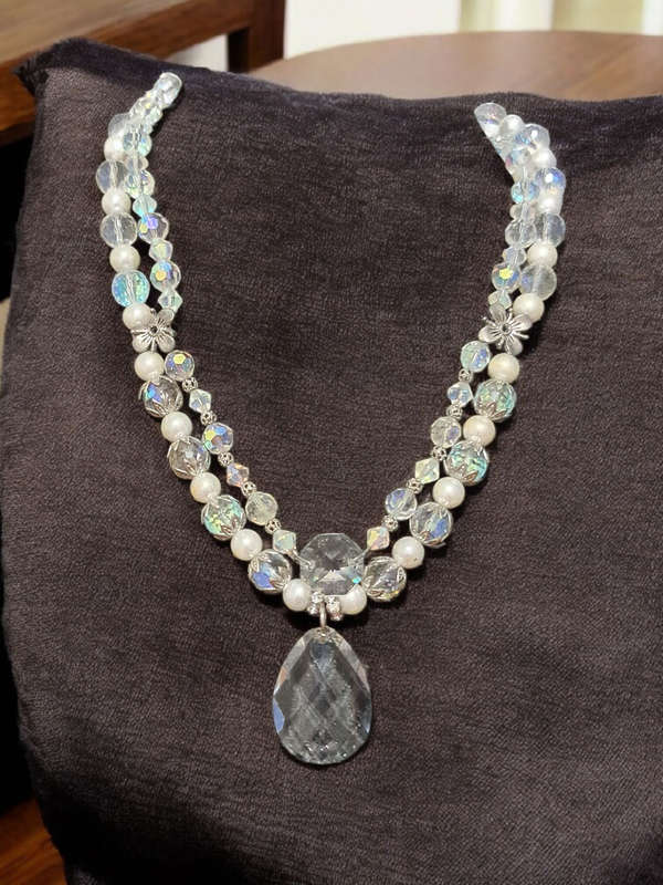 Crystal style necklace