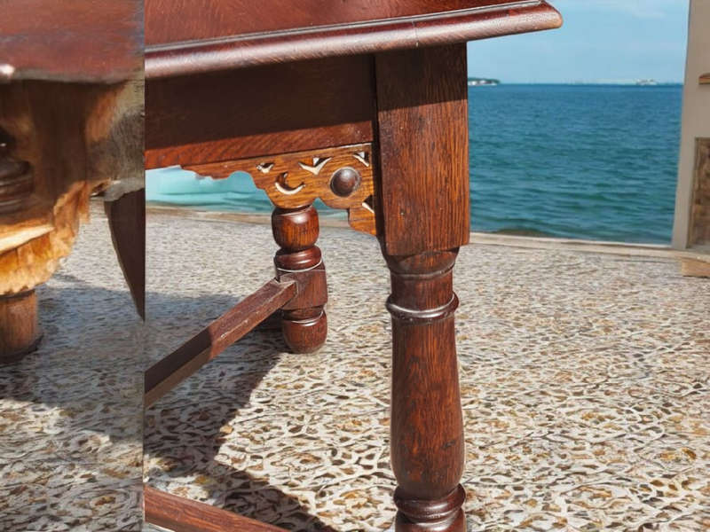 Early 20th Century extendable Oak Table