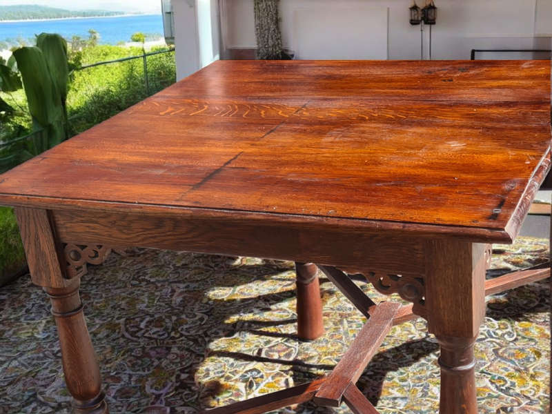 Early 20th Century extendable Oak Table