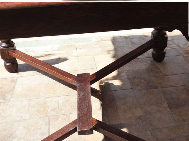 Early 20th Century extendable Oak Table