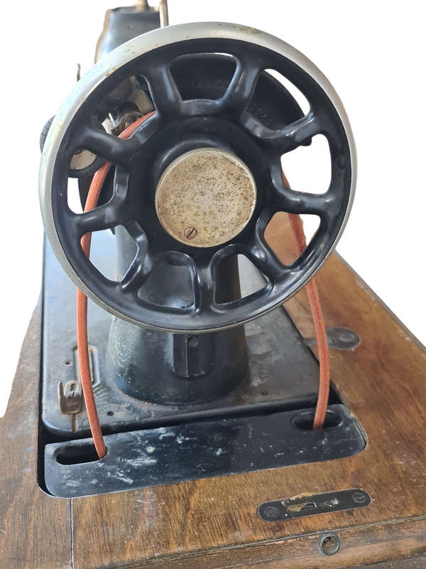 Singer sewing Machine circa 1942
